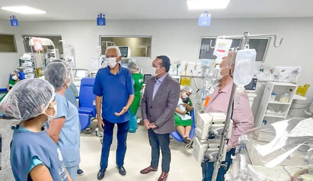 Presidente da Assembleia Legislativa do RN visita UTI neonatal do Varela Santiago